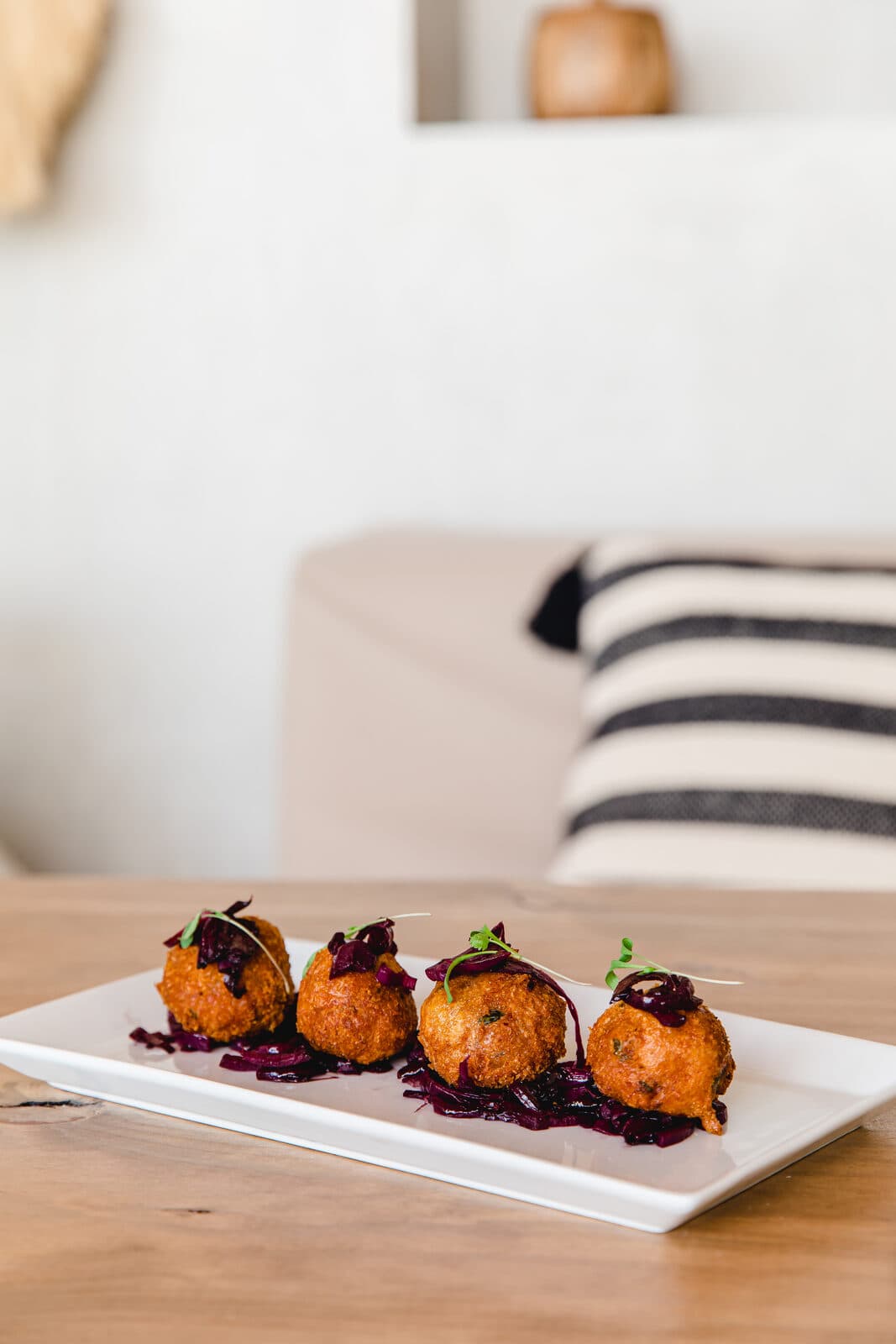 Croquete de rabo de boi com dijonese