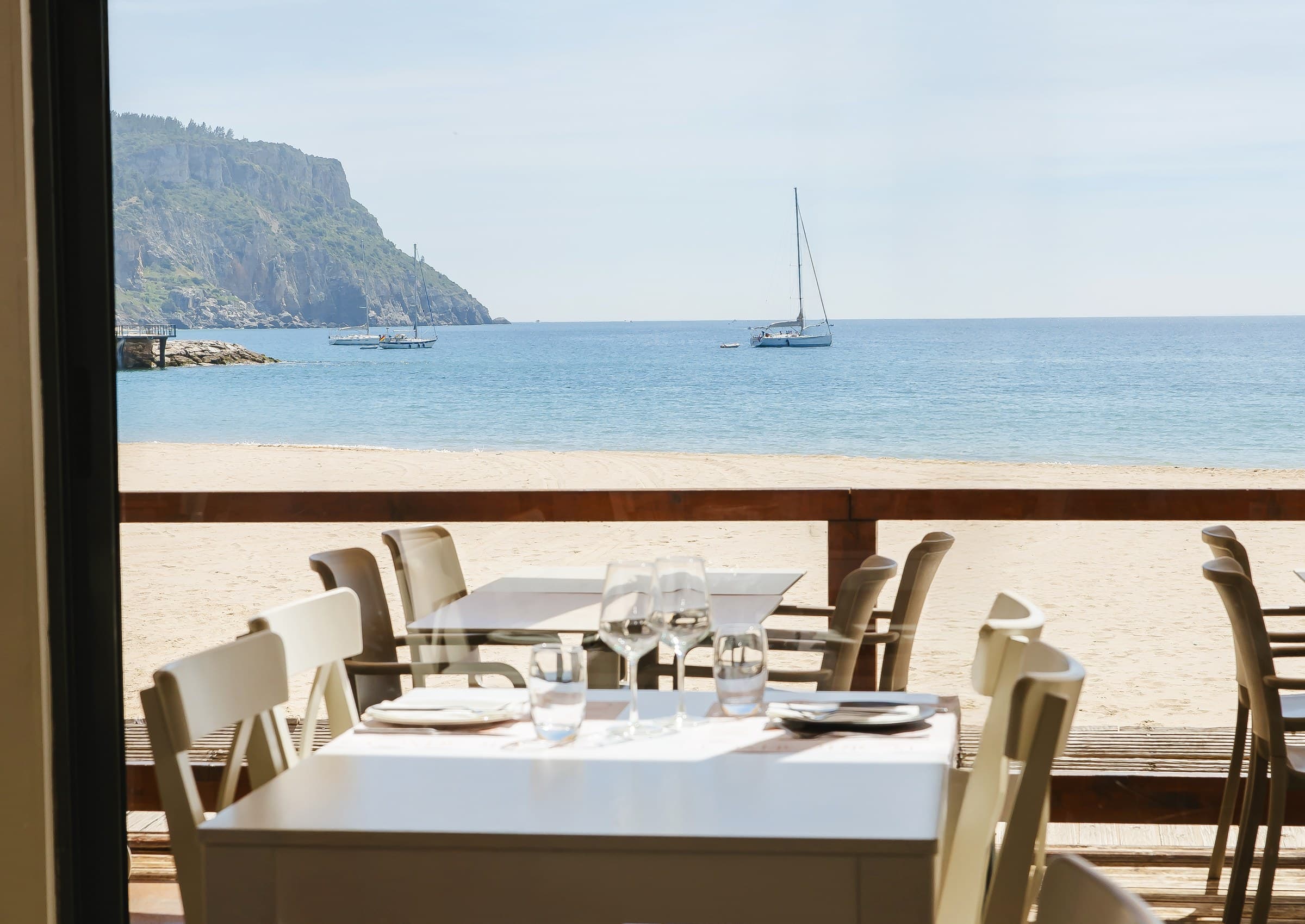Esplanada do Restaurante Portofino na Praia do Ouro, Sesimbra